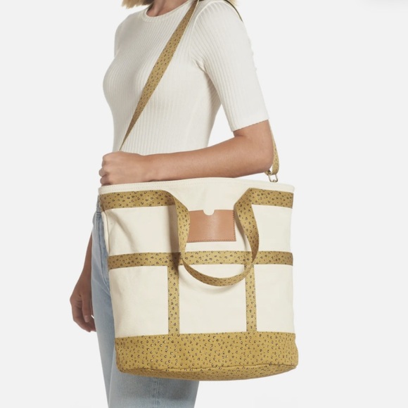 Madewell Canvas Camden Tote Bag in Mini Leopard - Picture 8 of 11